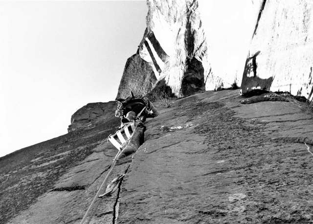 30 U. Manera sullultima fessura della via incompiuta nel 1979