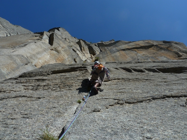 summ Caporal Tempi Moderni Thin crack under the crux slab