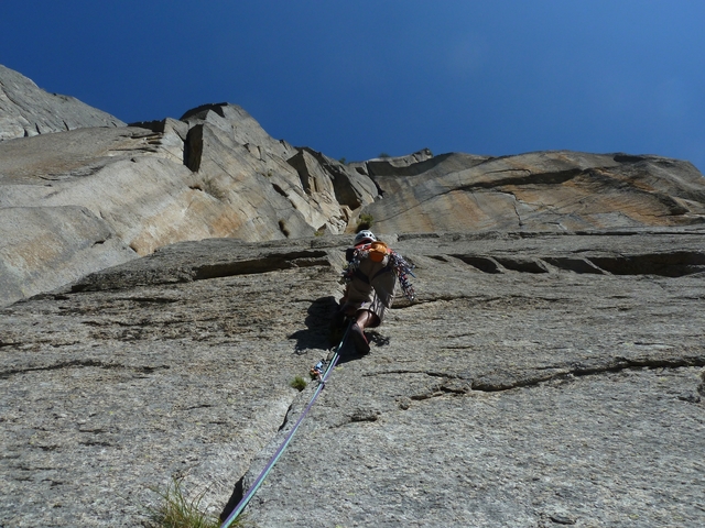 summ Caporal Tempi Moderni Thin crack under the crux slab