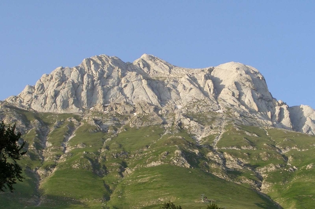 Il Corno Piccolo da Nord con i sottostanti ripidi Prati di Ti