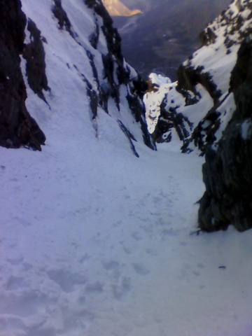 tracce nel couloir di neve