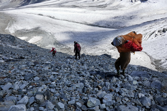 4 In discesa dal Manali Pass