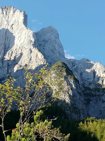 in ombra la Torre Armena