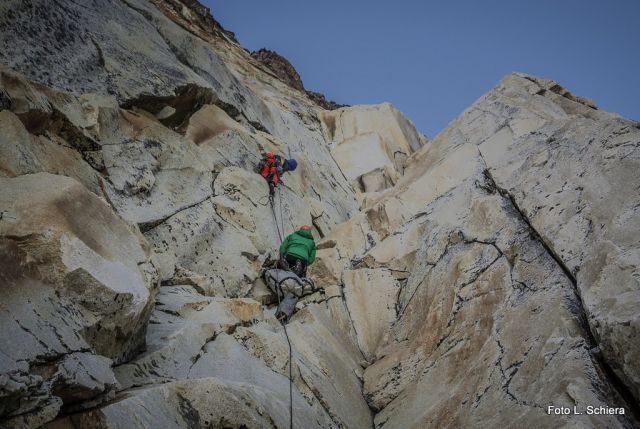 5 Matteo Della Bordella assicurato da Matteo De Zaiacomo in apertura foto L. Schiera